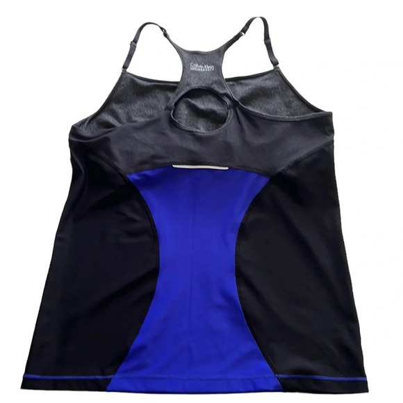 Calvin Klein sports athletic top with built in bra. Quick dry. - Picture 6 of 13